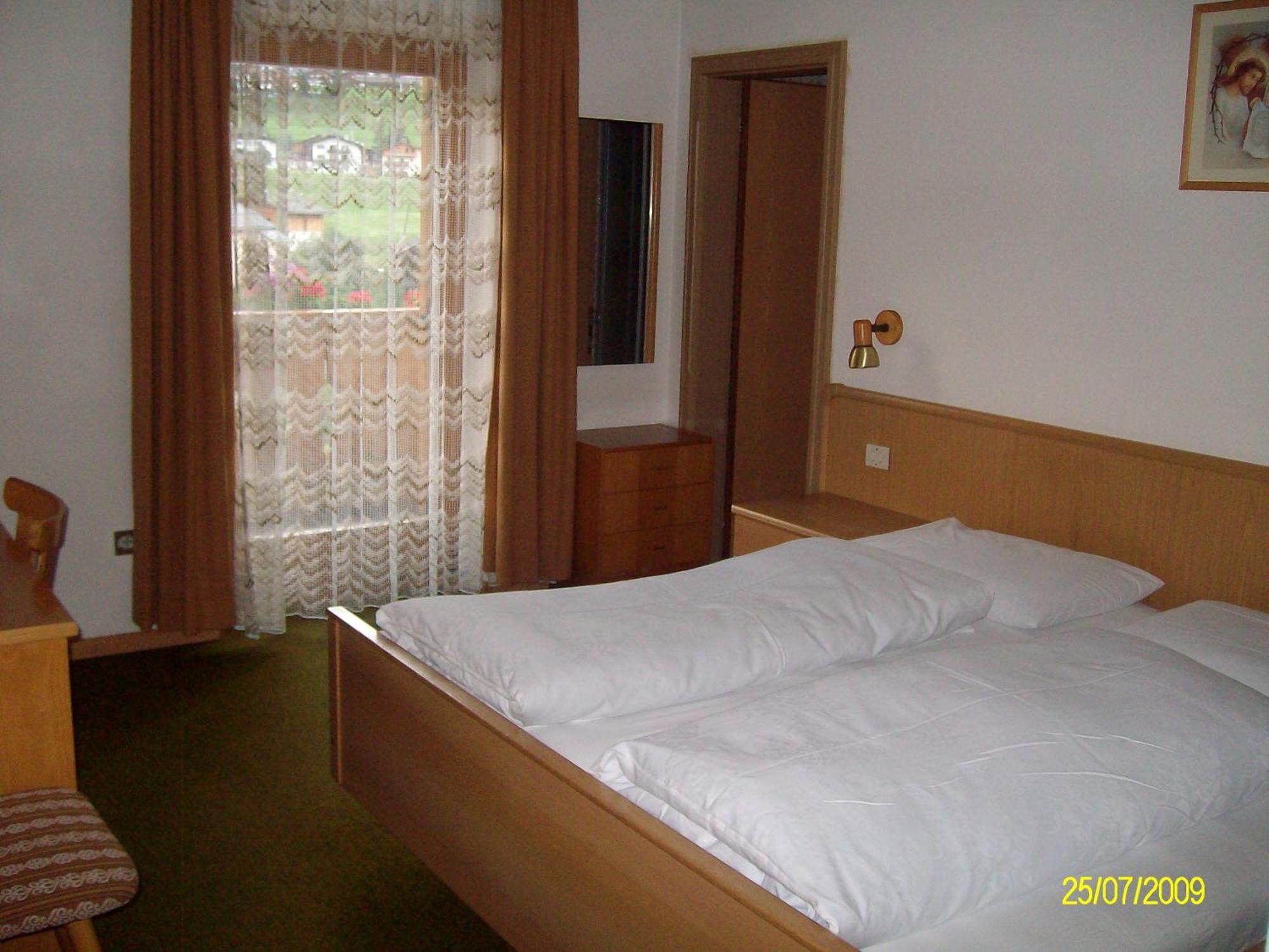 Elmes Bed & Breakfast ลาวิลลา ภายนอก รูปภาพ